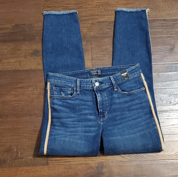 Abercrombie & Fitch Jean's size 28 - Picture 3 of 5